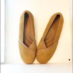 Grasshoppers suede wedge loafers